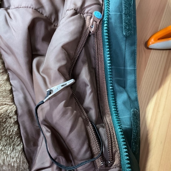 BURTON Dry Ride Faux Fur Lined Ski / Snow Coat Multi Zip Pockets Detachable Hood - Picture 10 of 16